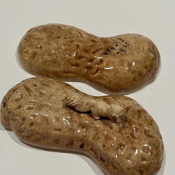 Peanut with Squirrel Ceramic Pottery Glazed trinket dish Candy storage dish - Picture 5 of 6